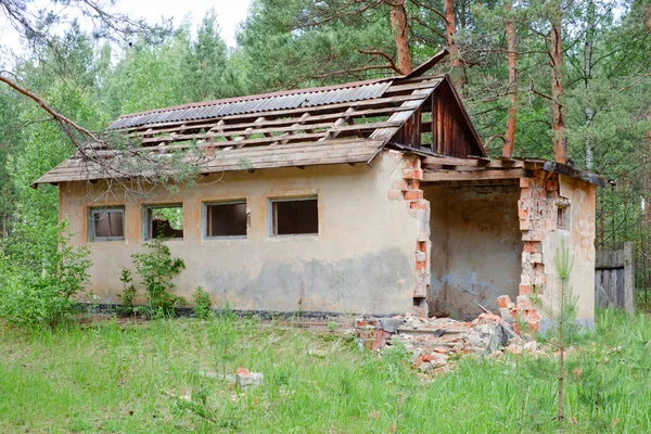 Руины дома — стоковое фото