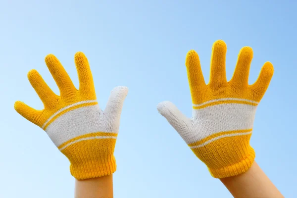 Due mani vestite di guanti — Foto Stock