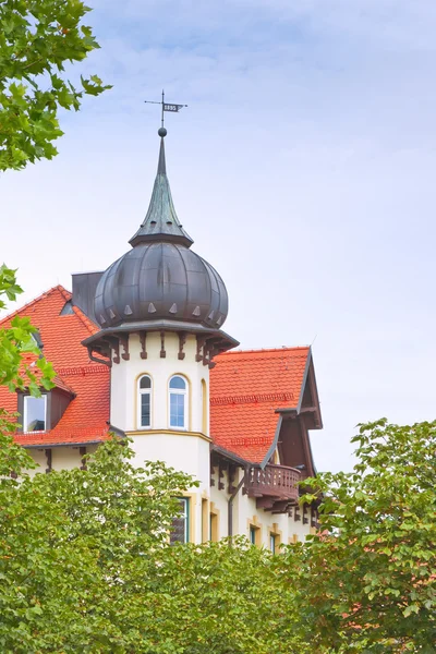 Bavyera bir kule ile ev — Stok fotoğraf