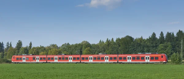 Kırmızı tren — Stok fotoğraf