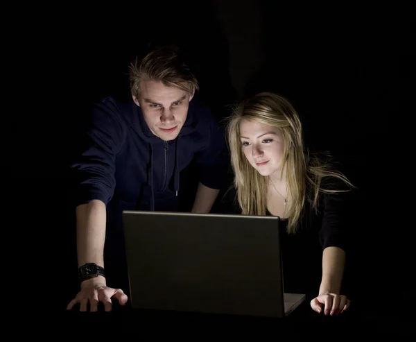 Couple infront of the computer — Stock Photo, Image