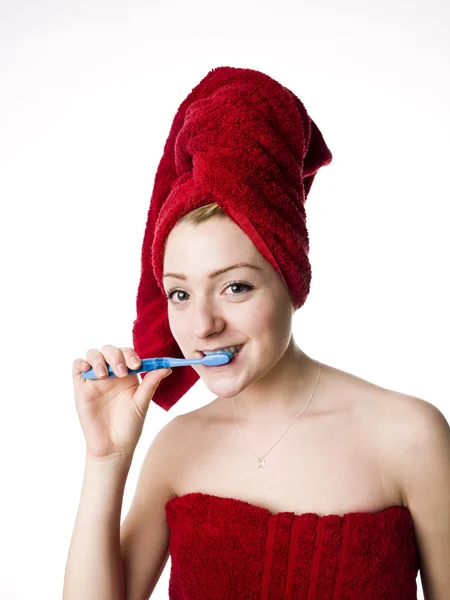 Chica cepillándose los dientes — Foto de Stock