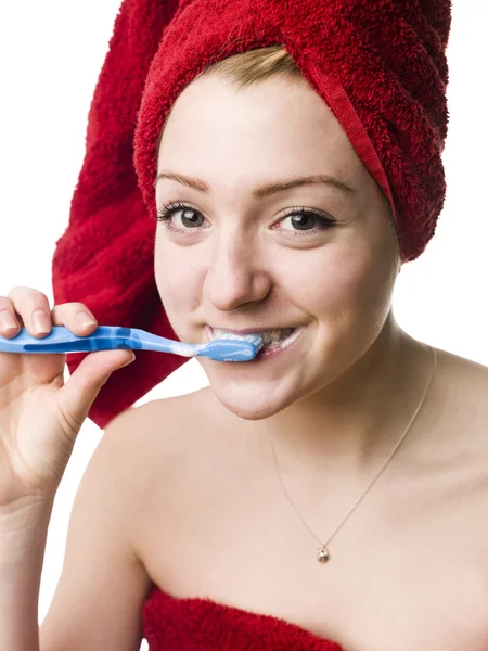 Meisje poetst haar tanden — Stockfoto