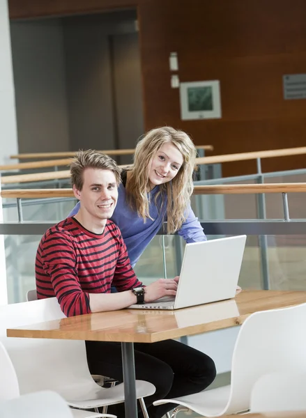 Couple by the computer — Stock Photo, Image