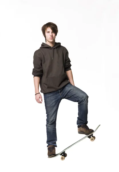 Man met een skateboard — Stockfoto