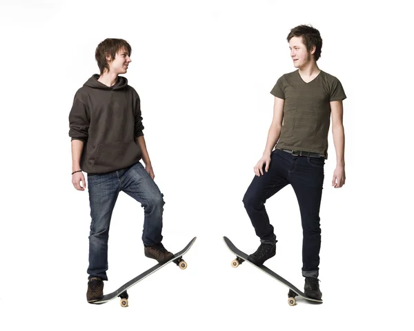 Jongens met skateboards — Stockfoto