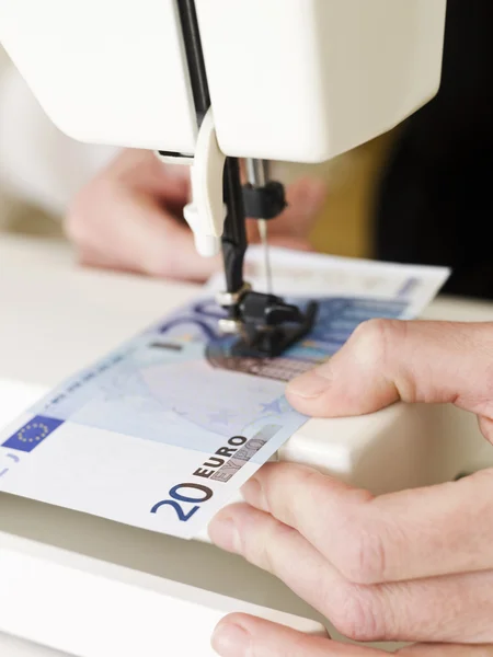 Euro banknot dikiş — Stok fotoğraf