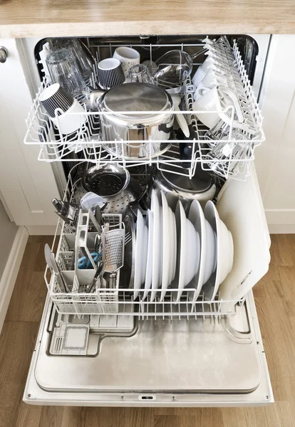 Посудомоечная машина — стоковое фото