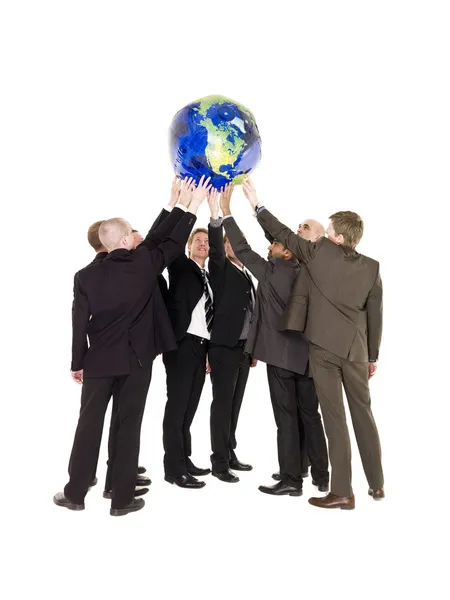 Grupo de hombres sosteniendo un globo terrestre — Foto de Stock