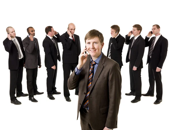 Mannen i telefonen framför hans team — Stockfoto