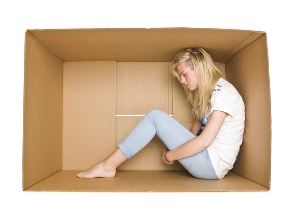 Nő: karton dobozban — Stock Fotó