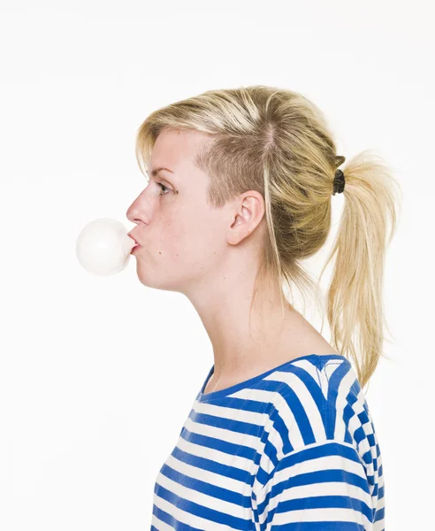 Chica con goma de mascar — Foto de Stock