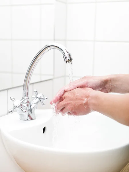 Мытье рук — стоковое фото