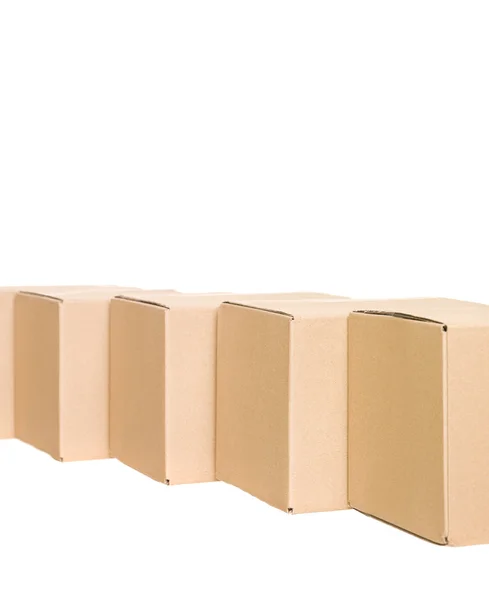 Caixas de papelão em uma linha — Fotografia de Stock