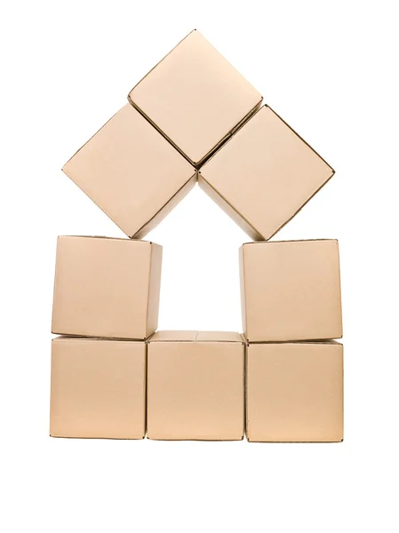 Boîtes en carton formées comme une maison — Photo