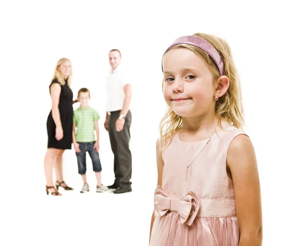 Młoda dziewczyna przed jej rodziny — Zdjęcie stockowe