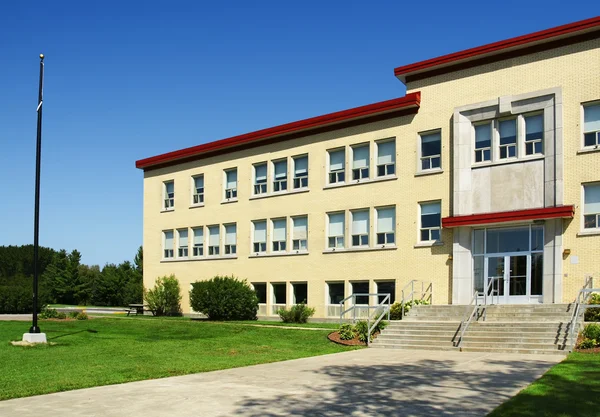 Okul kanat ve giriş — Stok fotoğraf