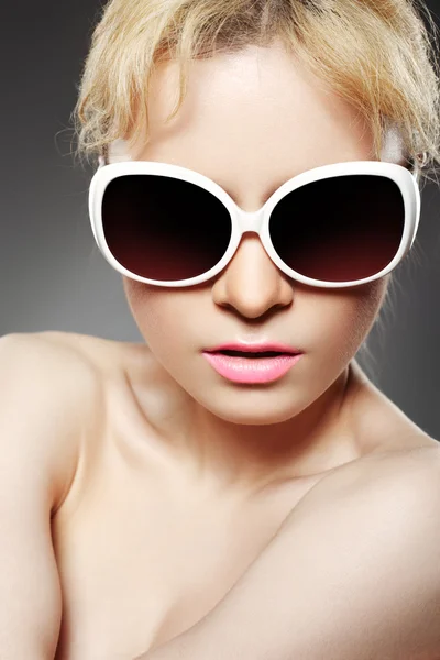 Fashion woman with big white sunglasses — Stock Photo, Image