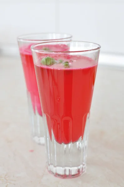 Červené nápoje v brýlích — Stock fotografie