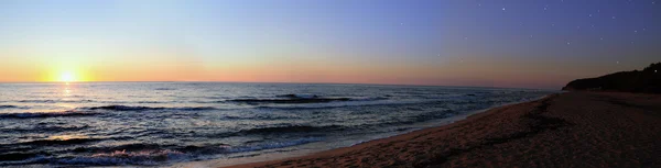 Den/noc plážovým panoramatem — Stock fotografie