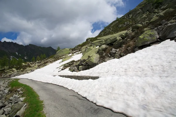 Road, Svájc-Alpokban — Stock Fotó