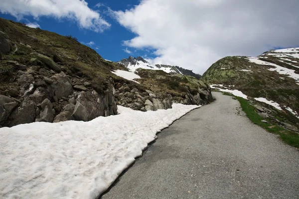 Дорога в Альпах — стоковое фото