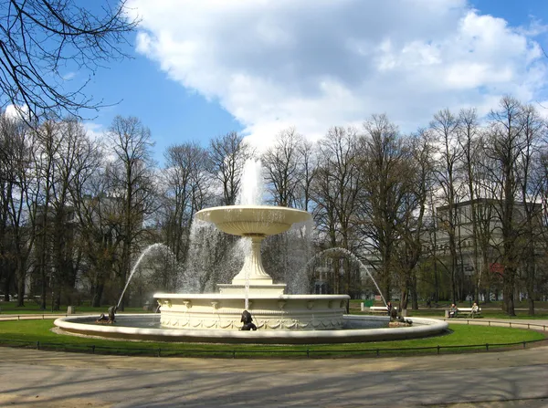 Fountain in Saxon garden in Warsaw — Stock Photo, Image