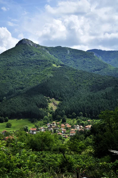 Kis hegyi falu — Stock Fotó