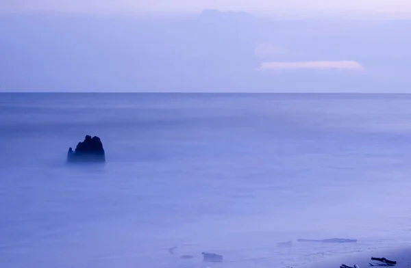 Strand in der Dämmerung - Langzeitbelichtung — Stockfoto