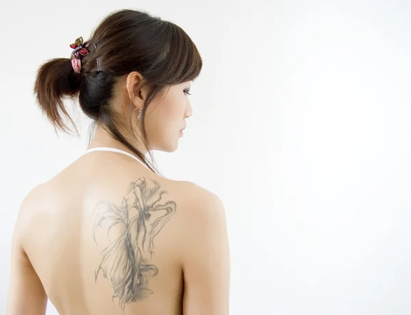Chica del tatuaje — Foto de Stock