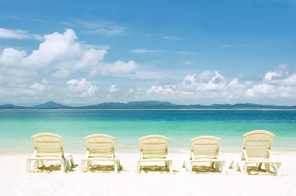 Concepto foto de playa con silla — Foto de Stock