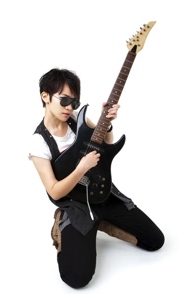 Punk Rockstar segurando uma guitarra — Fotografia de Stock