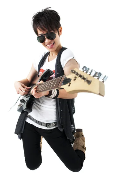 Punk Rockstar sosteniendo una guitarra — Foto de Stock