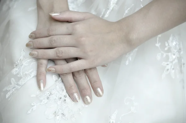 Mãos de noiva — Fotografia de Stock