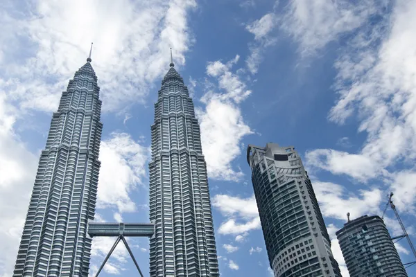 Petronas ikiz kuleleri yaz — Stok fotoğraf