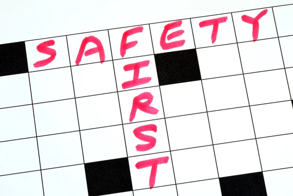 De eerste tekst van de veiligheid in een kruis woord puzzel — Stockfoto
