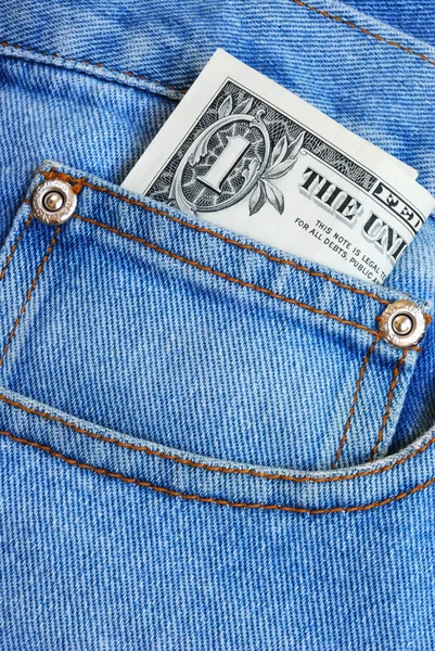 Geld in der Tasche einer blauen Jeans — Stockfoto
