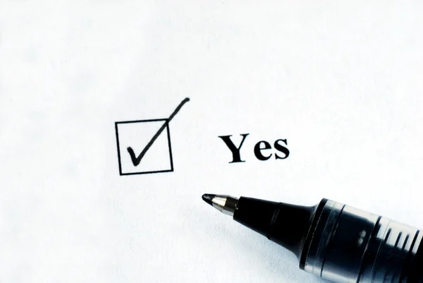 Selecione a opção Sim com uma caneta — Fotografia de Stock