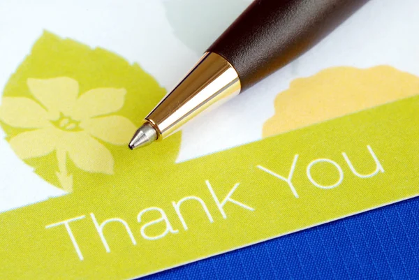 Γράψτε τα Ευχαριστήρια κάρτα που απομονώνονται σε μπλε — Φωτογραφία Αρχείου