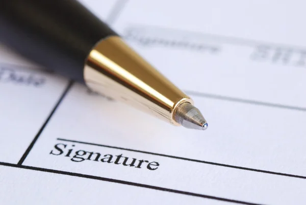 Sign the name on a paper with a pen — Stock Photo, Image