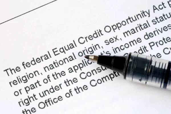 Centrarse en los detalles sobre la Ley Federal de Igualdad de Oportunidades de Crédito —  Fotos de Stock
