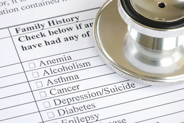 Rellene la sección de historia familiar en el cuestionario médico —  Fotos de Stock