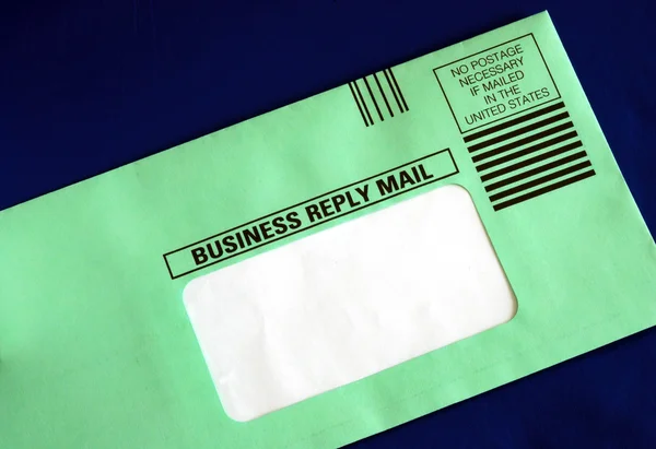 Envie uma carta de resposta comercial com a parte de endereço apagada — Fotografia de Stock
