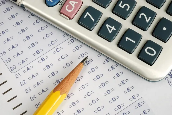 Fill the computer grade sheet in a Math exam — Stock Photo, Image