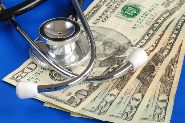 Reformy systemu opieki zdrowotnej w Stanach Zjednoczonych na niebieskim tle — Zdjęcie stockowe