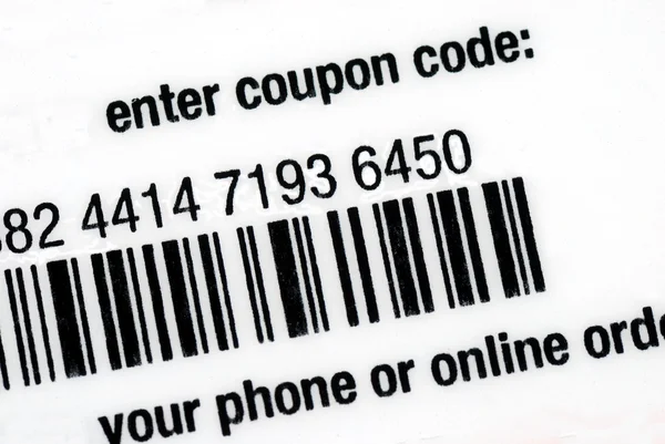 Gutscheincode für Online-Einkäufe oder Einkäufe im Laden eingeben — Stockfoto