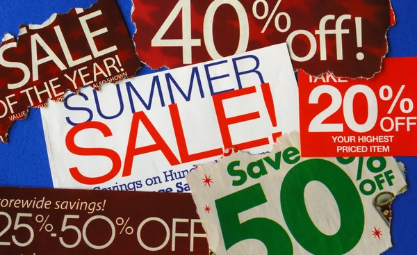 Vários sinais de venda de verão conceitos de desconto profundo — Fotografia de Stock