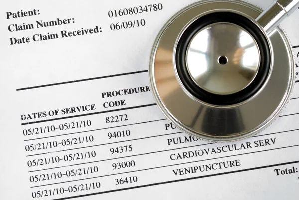 Bill från läkare begreppen stigande medicinska kostnaderna — Stockfoto