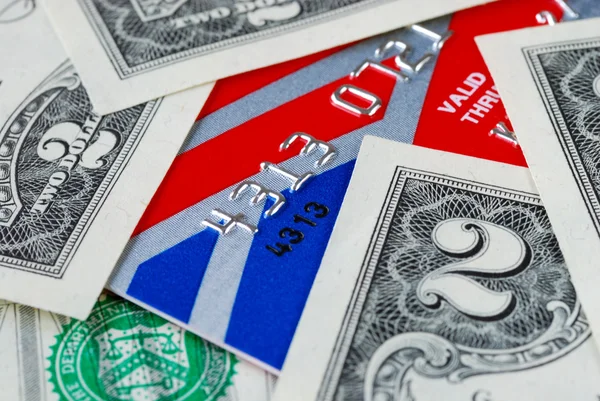 Tarjeta de crédito con algunos conceptos de gasto en efectivo —  Fotos de Stock