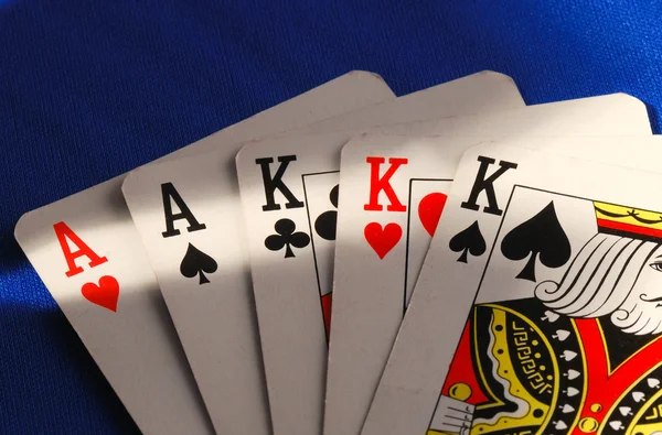 Πόκερ κάρτες έννοιες των τυχερών παιχνιδιών ή ρίσκο — Φωτογραφία Αρχείου